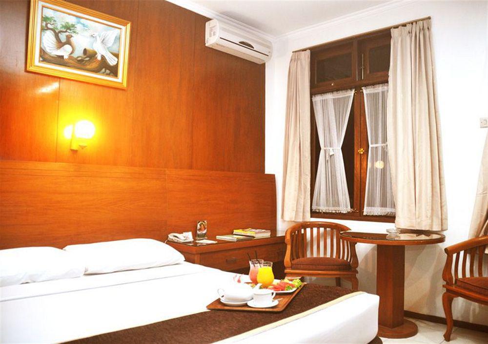 Ahadiat Hotel & Bungalow Bandung Luaran gambar