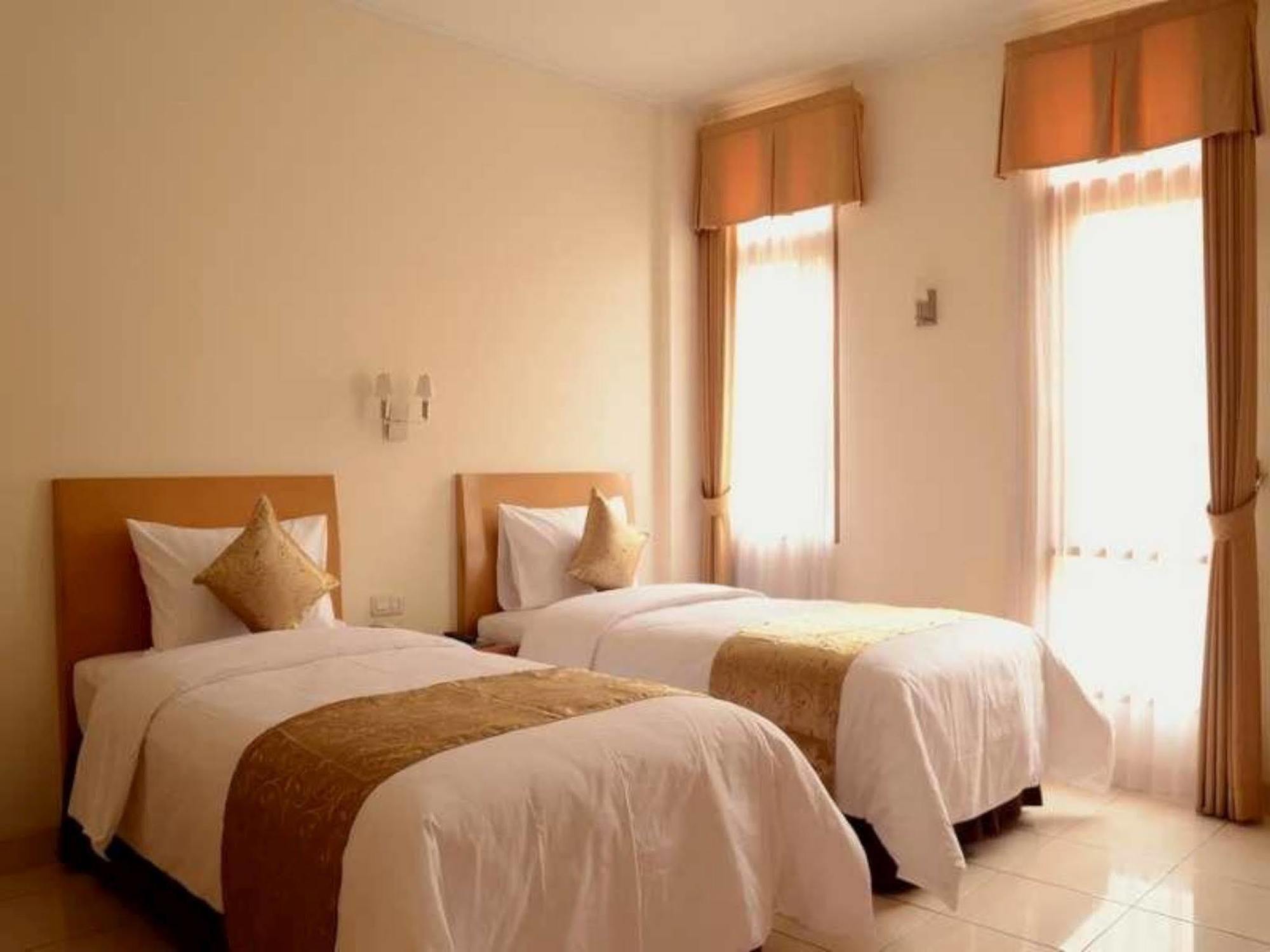Ahadiat Hotel & Bungalow Bandung Luaran gambar